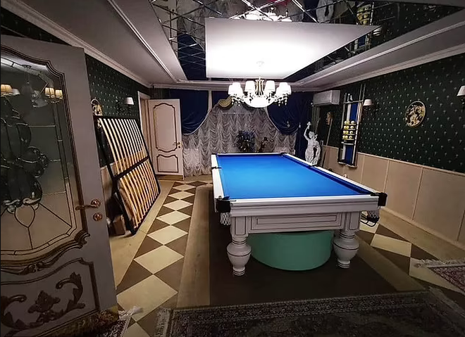 Choáng ngợp cung điện dát vàng của trùm cảnh sát mafia Nga - 3 Choáng ngợp cung điện dát vàng của trùm cảnh sát mafia Nga - 3