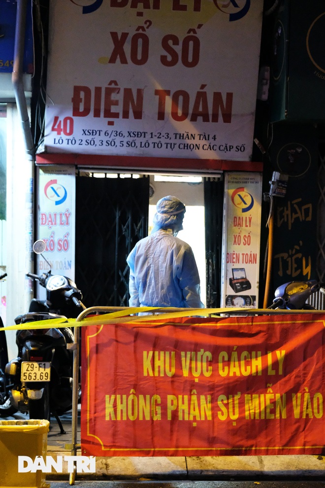 Hà Nội: Xuyên đêm phong tỏa, xét nghiệm hơn 100 người ở Thụy Khuê - 3 Hà Nội: Xuyên đêm phong tỏa, xét nghiệm hơn 100 người ở Thụy Khuê - 3