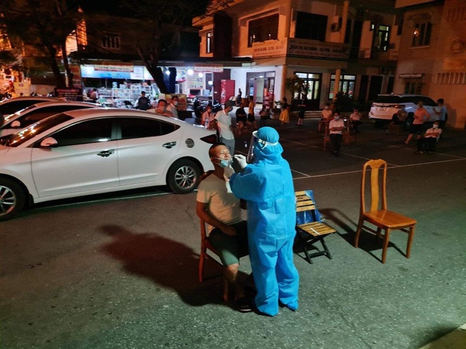 Tài xế taxi dương tính với SARS-CoV-2, Đồng Hới giãn cách toàn thành phố - 4 Tài xế taxi dương tính với SARS-CoV-2, Đồng Hới giãn cách toàn thành phố - 4