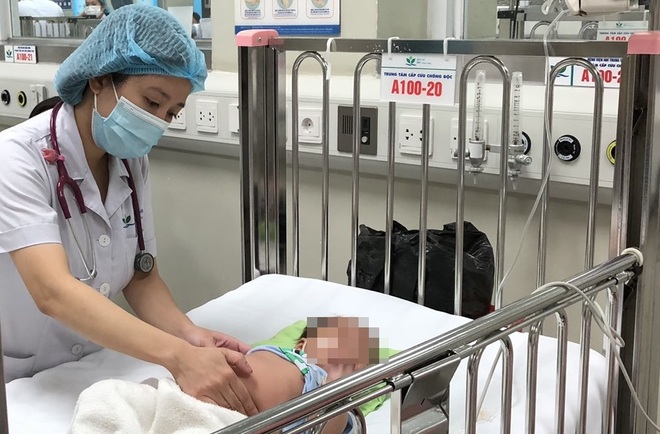 Hà Nội: Bé 11 tháng tuổi đuối nước ngay tại bể bơi phao ở nhà - 1 Hà Nội: Bé 11 tháng tuổi đuối nước ngay tại bể bơi phao ở nhà - 1