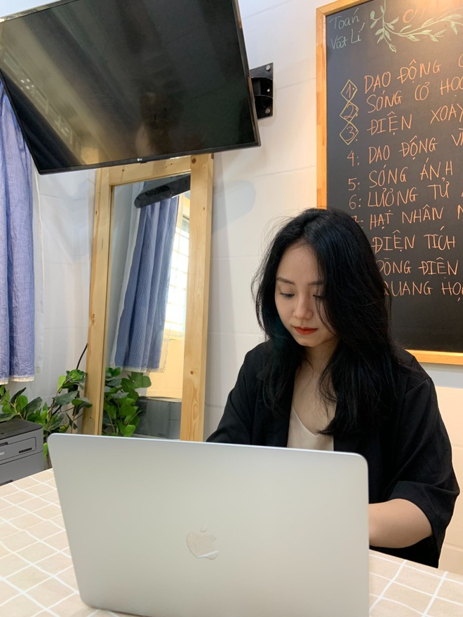 Chuyện chưa biết về cô giáo livestream dạy Vật lý đang gây bão mạng - 1 Chuyện chưa biết về cô giáo livestream dạy Vật lý đang gây bão mạng - 1