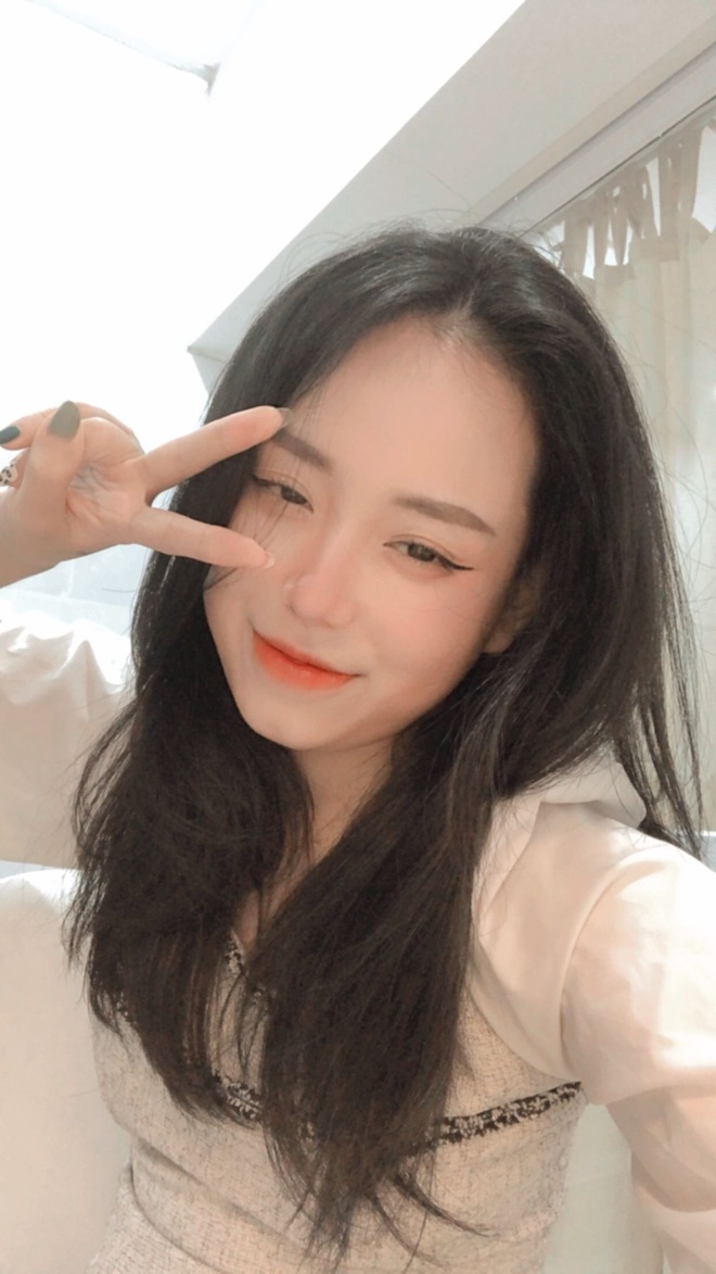 Chuyện chưa biết về cô giáo livestream dạy Vật lý đang gây bão mạng - 2 Chuyện chưa biết về cô giáo livestream dạy Vật lý đang gây bão mạng - 2