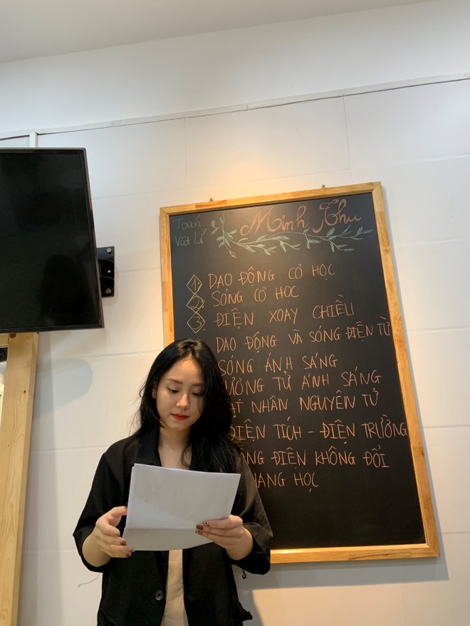 Chuyện chưa biết về cô giáo livestream dạy Vật lý đang gây bão mạng - 4 Chuyện chưa biết về cô giáo livestream dạy Vật lý đang gây bão mạng - 4