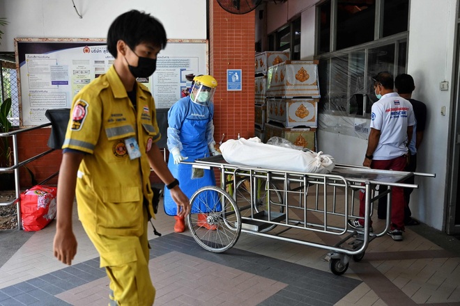 Dịch bệnh căng thẳng, bệnh nhân Covid-19 Thái Lan chết trên đường phố - 1