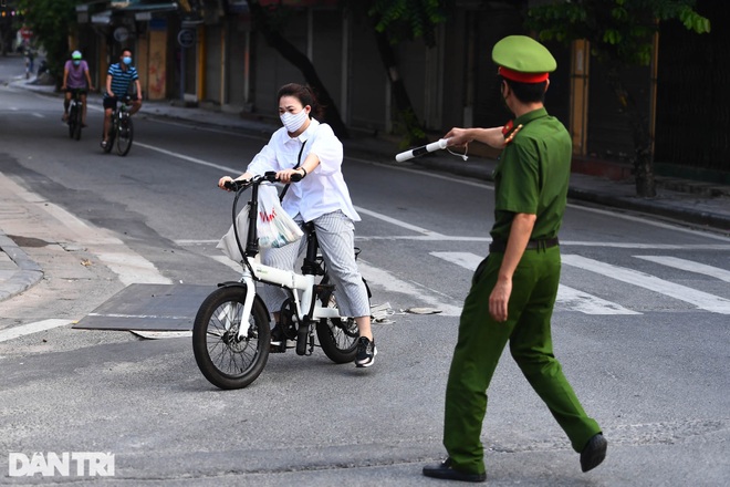 Hà Nội: Hơn 13.000 phương tiện phải quay đầu, gần 300 người bị xử phạt - 1