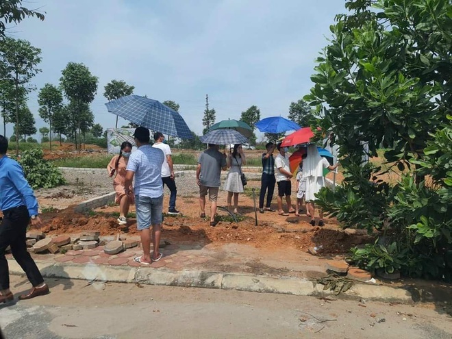 Đẫm nước mắt chuyện cô gái tới Hà Nội làm cò đất, lộ mảng tối trong nghề - 1 Đẫm nước mắt chuyện cô gái tới Hà Nội làm cò đất, lộ mảng tối trong nghề - 1