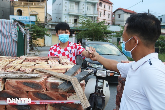 Hà Nội: Sau ghi nhận 6 ca F0, xã An Khánh lập 14 chốt phong tỏa - 12