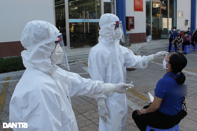 20 nhân viên y tế nhiễm SARS-CoV-2, Phú Yên yêu cầu nâng biện pháp bảo vệ - 1
