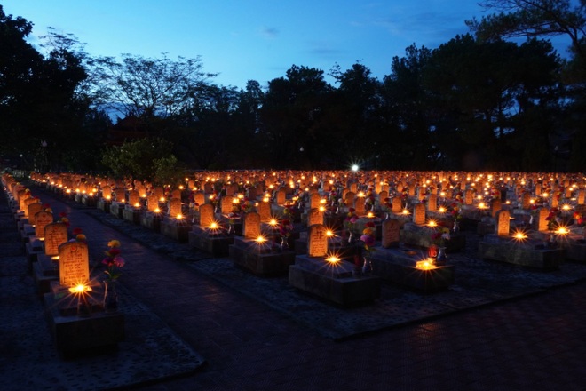 Tuổi trẻ thắp sáng 60.000 ngọn nến trên mộ liệt sĩ ở 72 nghĩa trang - 9
