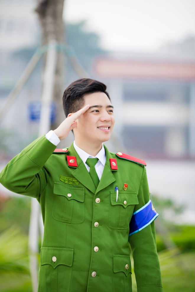 Chiến sĩ công an với thành tích khủng, giúp trẻ vùng cao bữa cơm có thịt - 1 Chiến sĩ công an với thành tích khủng, giúp trẻ vùng cao bữa cơm có thịt - 1