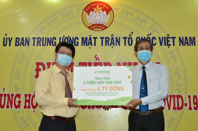 Vinasoy trao tặng một triệu hộp sữa, tiếp sức cộng đồng chống dịch - 1 Vinasoy trao tặng một triệu hộp sữa, tiếp sức cộng đồng chống dịch - 1