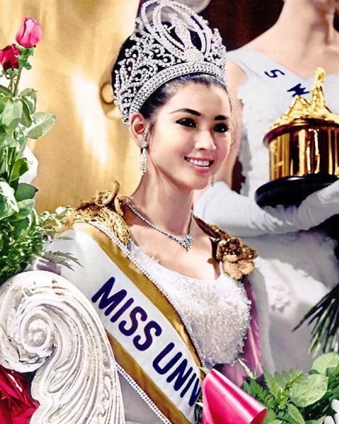 Nhan sắc không tuổi đáng kinh ngạc của cựu hoa hậu Hoàn vũ đã là U80 - 2 Nhan sắc không tuổi đáng kinh ngạc của cựu hoa hậu Hoàn vũ đã là U80 - 2