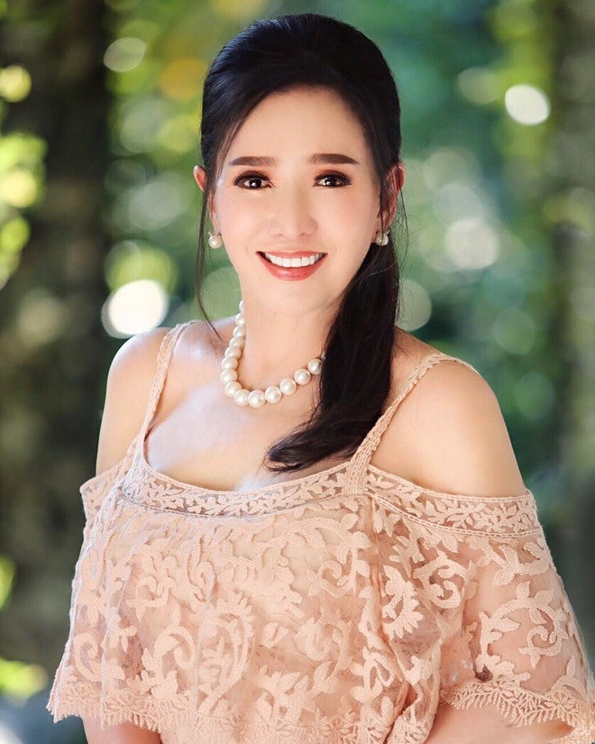 Nhan sắc không tuổi đáng kinh ngạc của cựu hoa hậu Hoàn vũ đã là U80 - 7 Nhan sắc không tuổi đáng kinh ngạc của cựu hoa hậu Hoàn vũ đã là U80 - 7