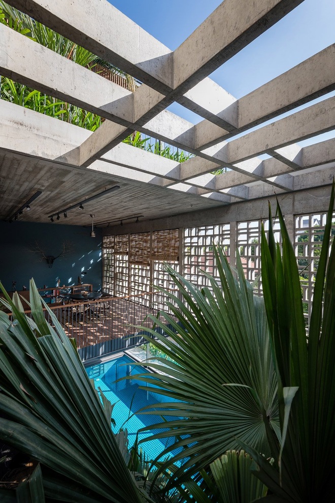 Nhà rộng gần 200m2 có đủ cả hồ bơi, ao cá, vườn cây ở TPHCM - 4 Nhà rộng gần 200m2 có đủ cả hồ bơi, ao cá, vườn cây ở TPHCM - 4