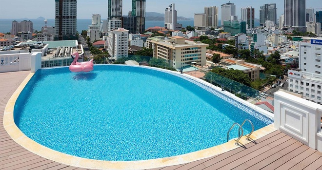 Kiệt sức chống chịu, rao bán khách sạn tràn lan - 1 Kiệt sức chống chịu, rao bán khách sạn tràn lan - 1