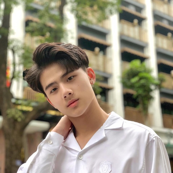 Nam sinh Hà Nội đạt 9,5 điểm Văn điển trai như tài tử điện ảnh - 7 Nam sinh Hà Nội đạt 9,5 điểm Văn điển trai như tài tử điện ảnh - 7