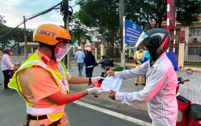 ĐBSCL: 2 địa phương khuyến cáo không ra đường, siêu thị đóng cửa sau 18h - 2