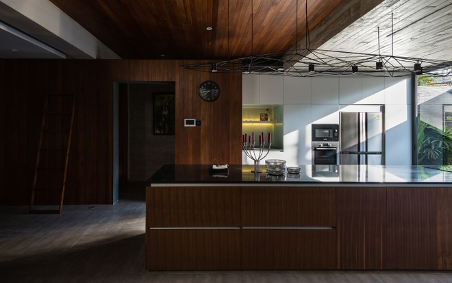 Nhà rộng gần 200m2 có đủ cả hồ bơi, ao cá, vườn cây ở TPHCM - 7 Nhà rộng gần 200m2 có đủ cả hồ bơi, ao cá, vườn cây ở TPHCM - 7