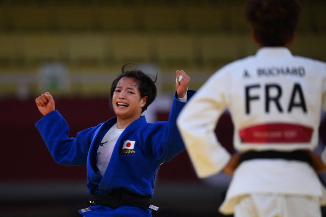 Cặp anh em người Nhật Bản gây sốt khi cùng giành HCV Judo Olympic 2020 - 2 Cặp anh em người Nhật Bản gây sốt khi cùng giành HCV Judo Olympic 2020 - 2