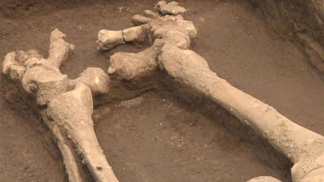 Sốc với bộ xương của những người khổng lồ Trung Quốc 5.000 năm tuổi - 2