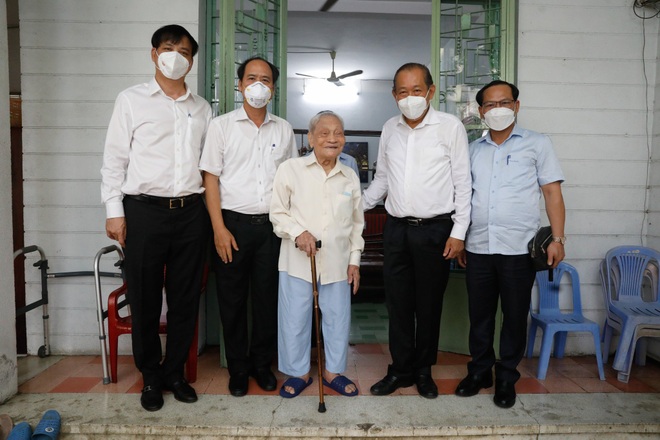 Phó Thủ tướng: Không được để gia đình chính sách gặp khó khăn vì Covid-19 - 1 Phó Thủ tướng: Không được để gia đình chính sách gặp khó khăn vì Covid-19 - 1