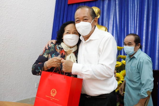 Phó Thủ tướng: Không được để gia đình chính sách gặp khó khăn vì Covid-19 - 2 Phó Thủ tướng: Không được để gia đình chính sách gặp khó khăn vì Covid-19 - 2