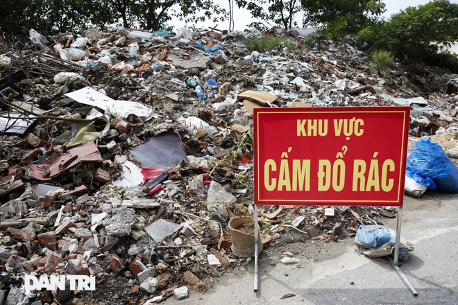 Xuất hiện núi rác tự phát, nghi bị đổ trộm tại ngoại thành Hà Nội - 2