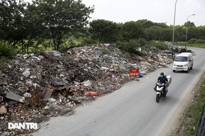 Xuất hiện núi rác tự phát, nghi bị đổ trộm tại ngoại thành Hà Nội - 6