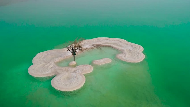 Đảo muối kỳ lạ nổi bồng bềnh ở Biển Chết - 2