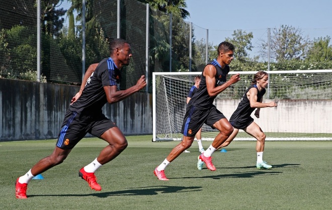 Trước ngày tới Man Utd, Raphael Varane vẫn mướt mồ hôi cùng Real Madrid - 3 Trước ngày tới Man Utd, Raphael Varane vẫn mướt mồ hôi cùng Real Madrid - 3