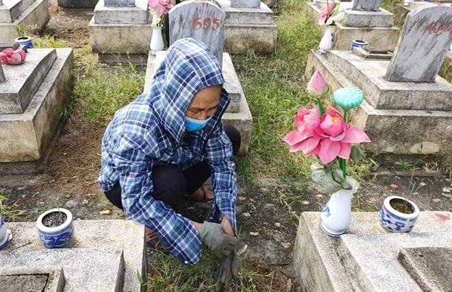 Lặng thầm những người canh giấc ngủ cho hàng vạn anh hùng liệt sĩ - 3 Lặng thầm những người canh giấc ngủ cho hàng vạn anh hùng liệt sĩ - 3