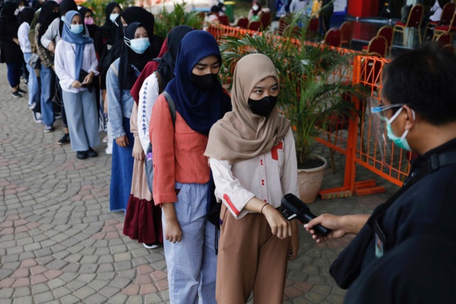 Indonesia nới hạn chế, người chết vì Covid-19 vọt lên hơn 2.000 ca/ngày - 2