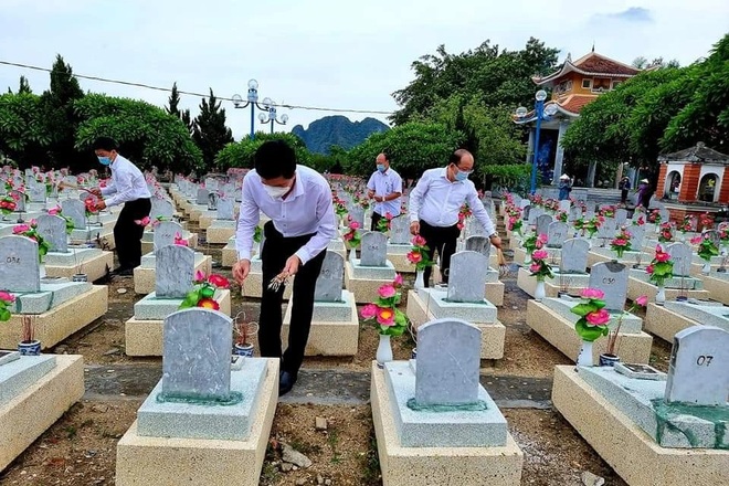 Lặng thầm những người canh giấc ngủ cho hàng vạn anh hùng liệt sĩ - 5 Lặng thầm những người canh giấc ngủ cho hàng vạn anh hùng liệt sĩ - 5
