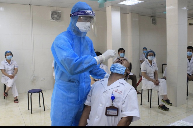 Các bác sĩ Hà Nội xuất quân chi viện TPHCM chống dịch Covid-19 - 2