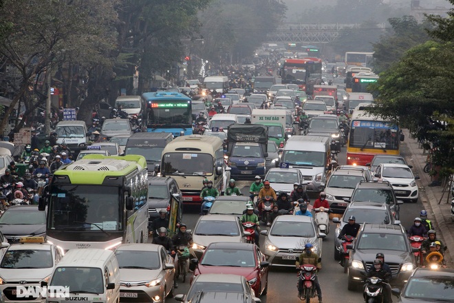 So sánh giao thông ở Hà Nội đông - vắng khác biệt khi giãn cách xã hội - 23