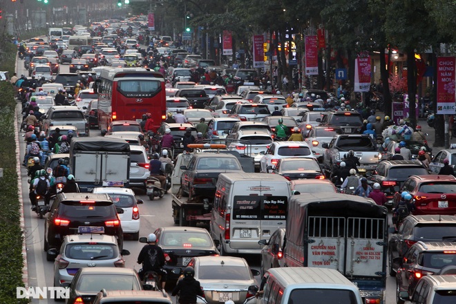 So sánh giao thông ở Hà Nội đông - vắng khác biệt khi giãn cách xã hội - 27