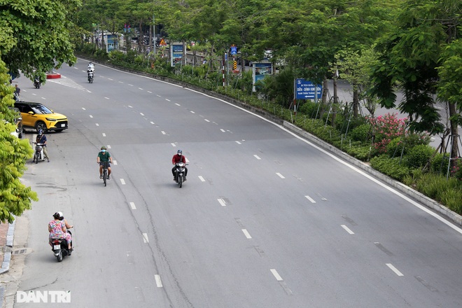 So sánh giao thông ở Hà Nội đông - vắng khác biệt khi giãn cách xã hội - 2