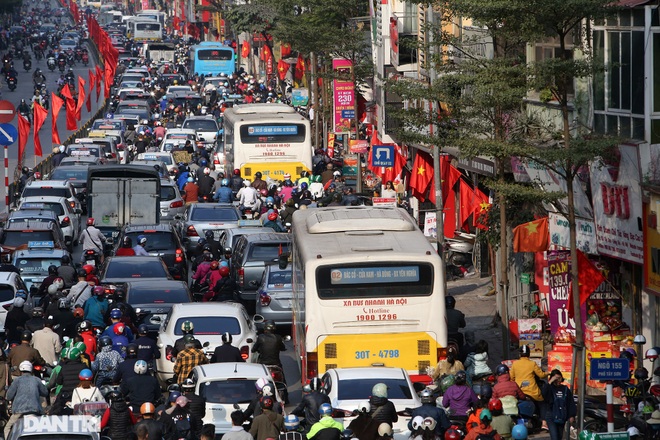 So sánh giao thông ở Hà Nội đông - vắng khác biệt khi giãn cách xã hội - 3