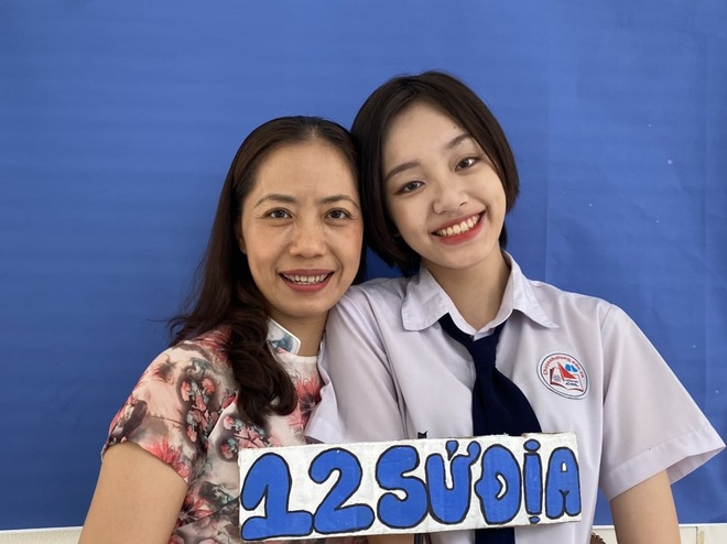 Nữ sinh Quảng Ninh có 3 điểm 10 tốt nghiệp: Không nên so sánh để tạo áp lực - 2 Nữ sinh Quảng Ninh có 3 điểm 10 tốt nghiệp: Không nên so sánh để tạo áp lực - 2