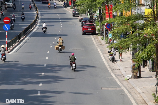 So sánh giao thông ở Hà Nội đông - vắng khác biệt khi giãn cách xã hội - 4