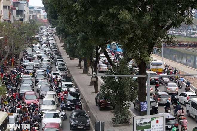 So sánh giao thông ở Hà Nội đông - vắng khác biệt khi giãn cách xã hội - 5
