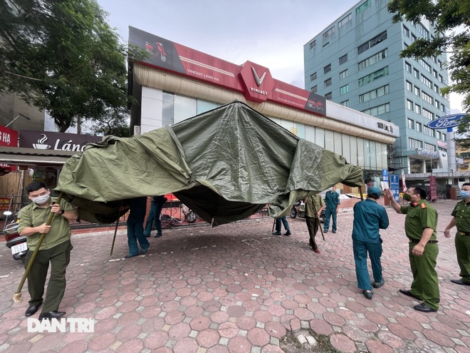 Hà Nội dựng lều dã chiến, kiểm tra giấy đi đường của người dân trong nội đô - 9