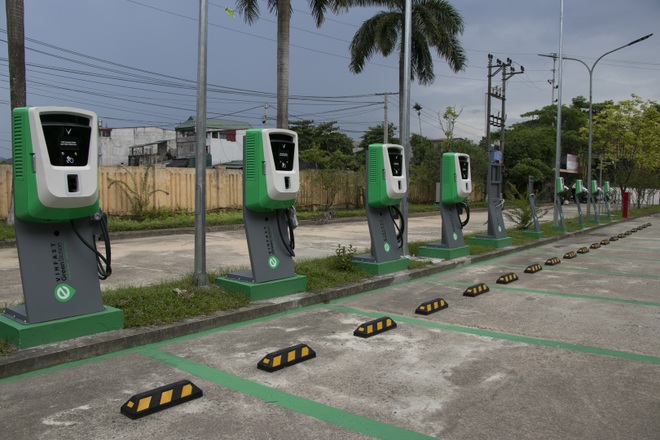 Hơn 8.100 cổng sạc ô tô, xe máy điện VinFast đã được lắp đặt tại 60 tỉnh thành - 4