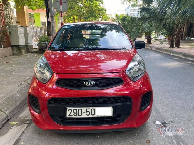 Cửa hàng ô tô cũ giảm giá chờ phá sản, vắng khách triền miên - 2 Cửa hàng ô tô cũ giảm giá chờ phá sản, vắng khách triền miên - 2