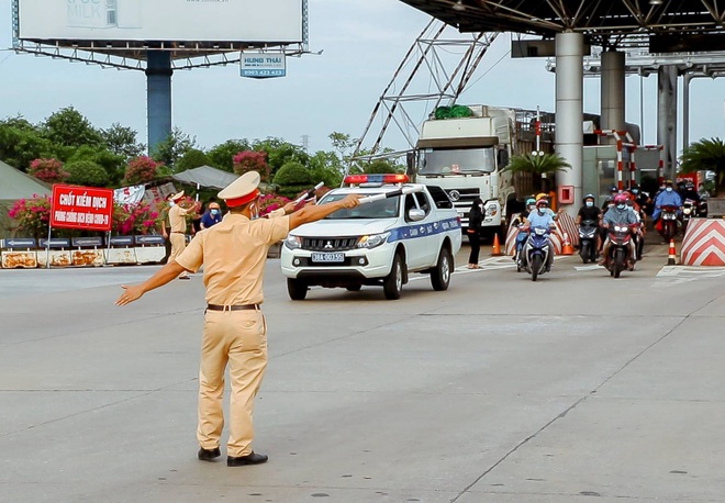 Công dân từ TPHCM về Nghệ An đợt một được đi máy bay miễn phí - 1