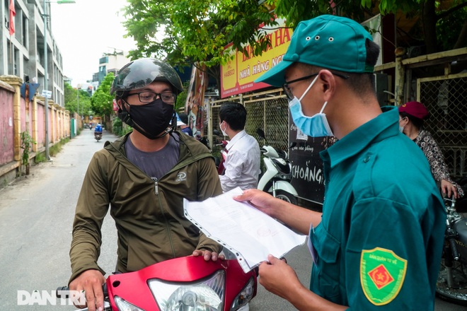 Hà Nội lập nhiều chốt chặn người dân không có lý do đi vào nội đô - 1