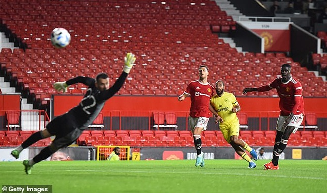 Man Utd bị tân binh Premier League cầm hòa ở Old Trafford - 6