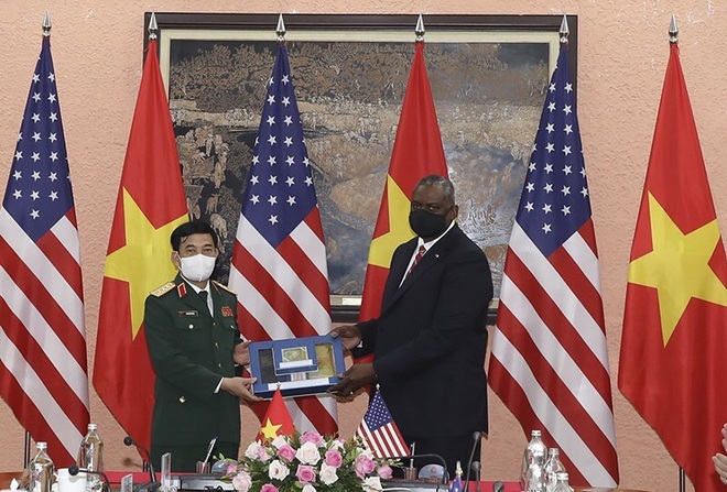 Bộ trưởng Phan Văn Giang đón, hội đàm với Bộ trưởng Quốc phòng Mỹ - 5 Bộ trưởng Phan Văn Giang đón, hội đàm với Bộ trưởng Quốc phòng Mỹ - 5