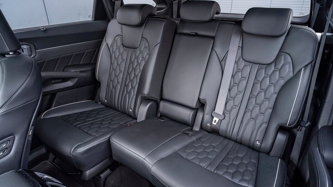Kia Sorento giảm giá gần 100 triệu, thêm trang bị để đấu Hyundai Santa Fe - 2 Kia Sorento giảm giá gần 100 triệu, thêm trang bị để đấu Hyundai Santa Fe - 2