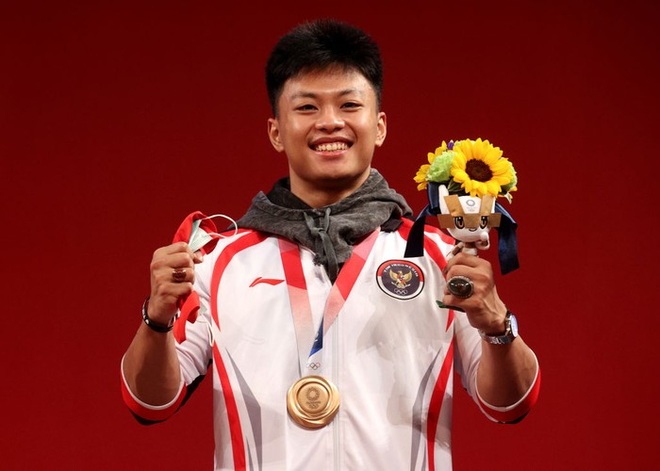Bị xếp lót đường, VĐV Indonesia vẫn gây sốc khi giành huy chương Olympic - 1 Bị xếp lót đường, VĐV Indonesia vẫn gây sốc khi giành huy chương Olympic - 1